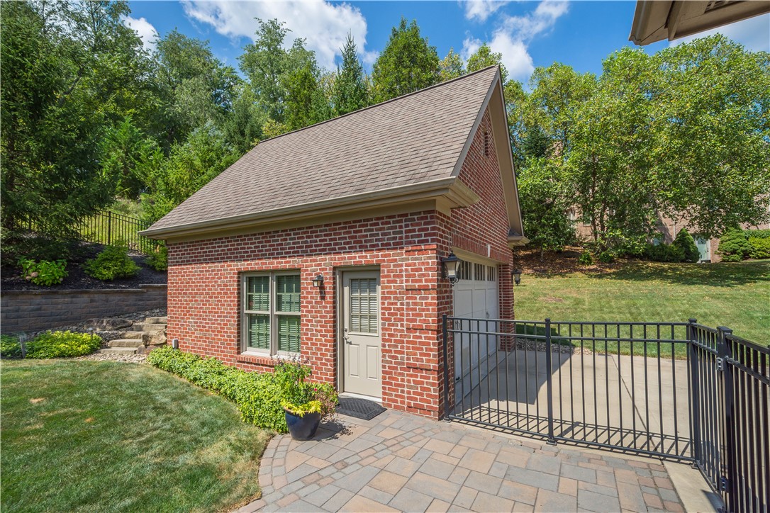 805 Chapel Hill Dr.