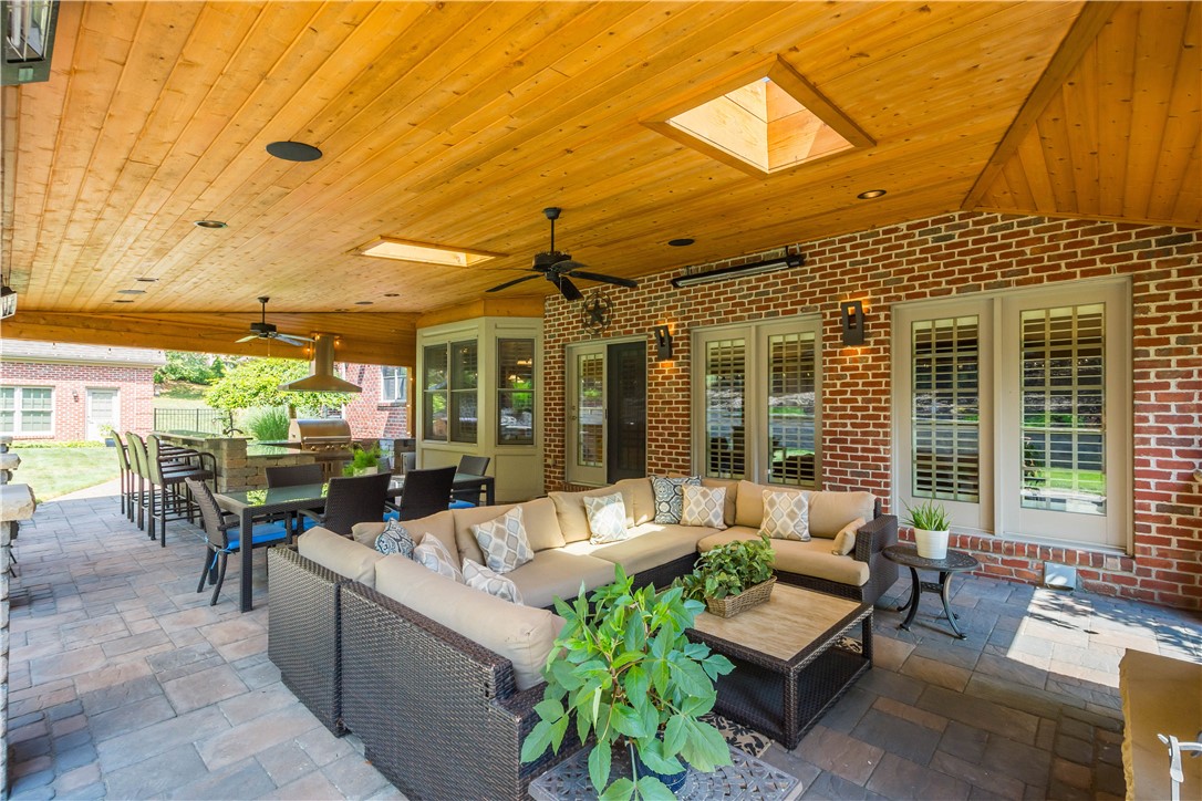 805 Chapel Hill Dr.