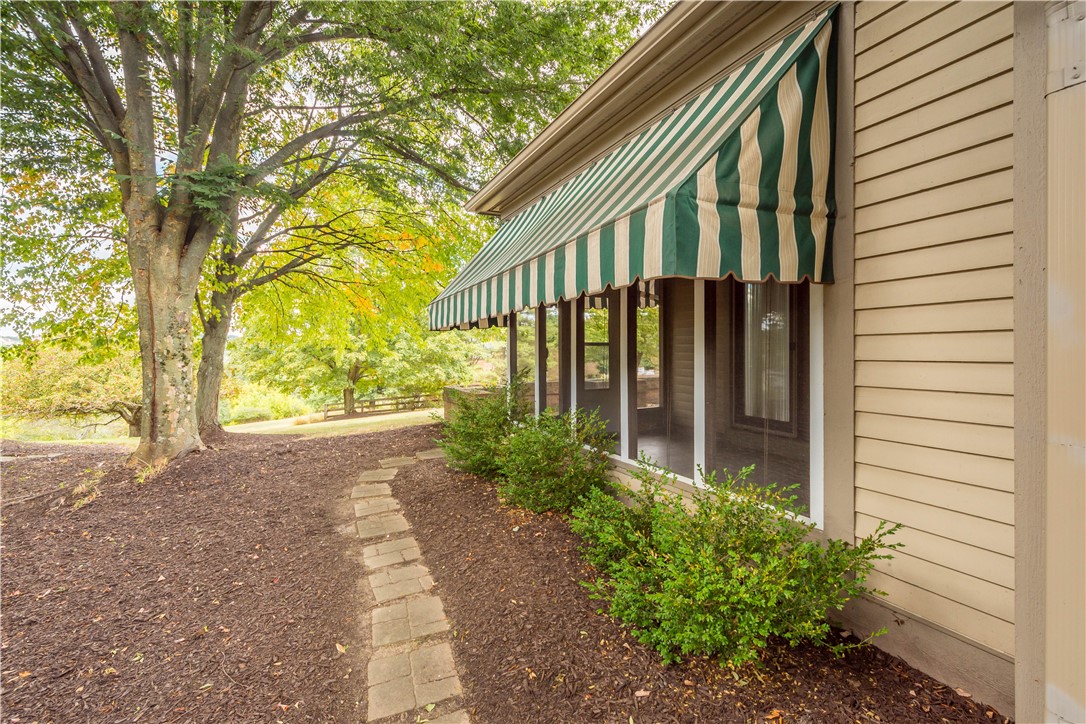 103 Isleworth Way