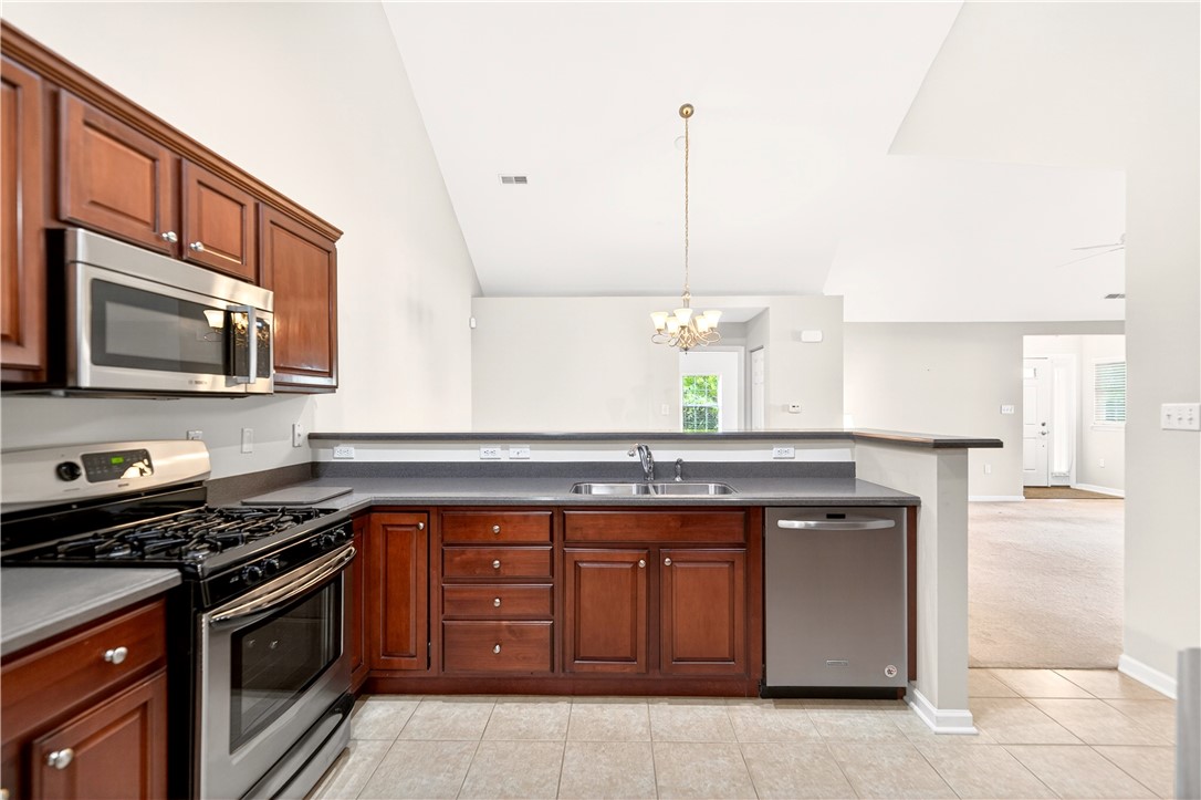2104 Isleworth Ln