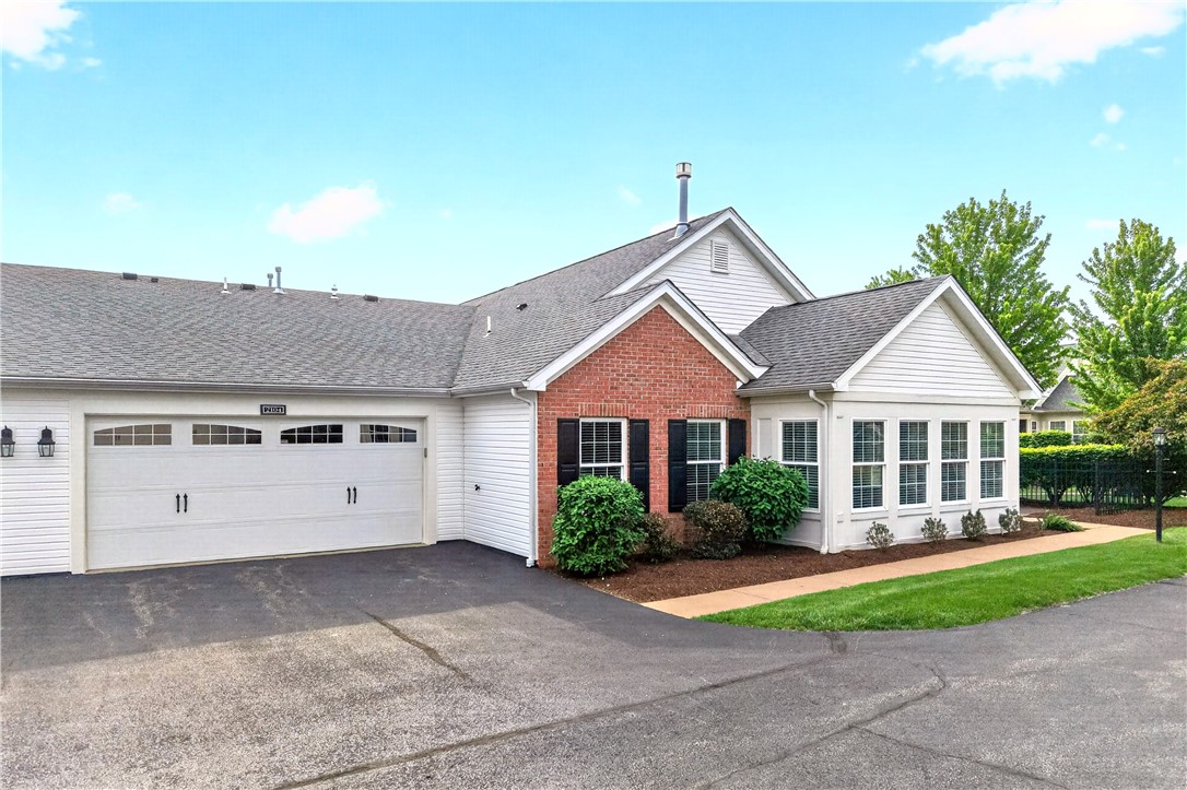 2104 Isleworth Ln