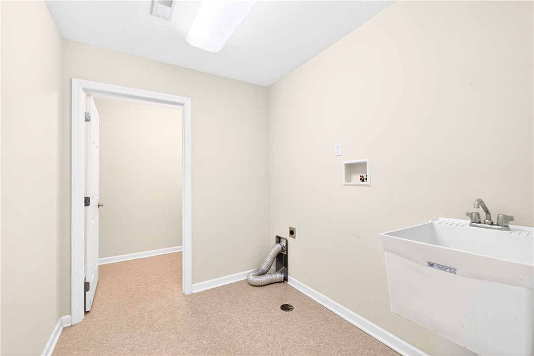 2104 Isleworth Ln
