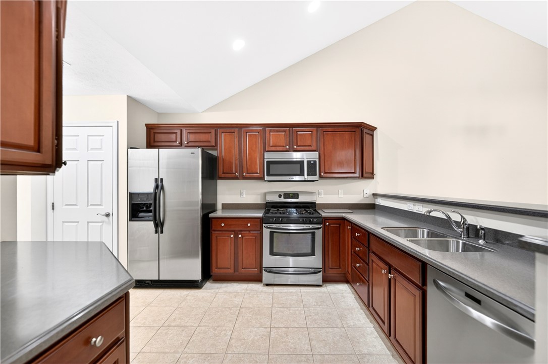 2104 Isleworth Ln