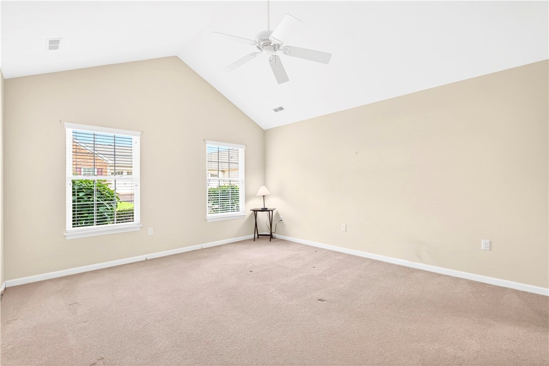2104 Isleworth Ln