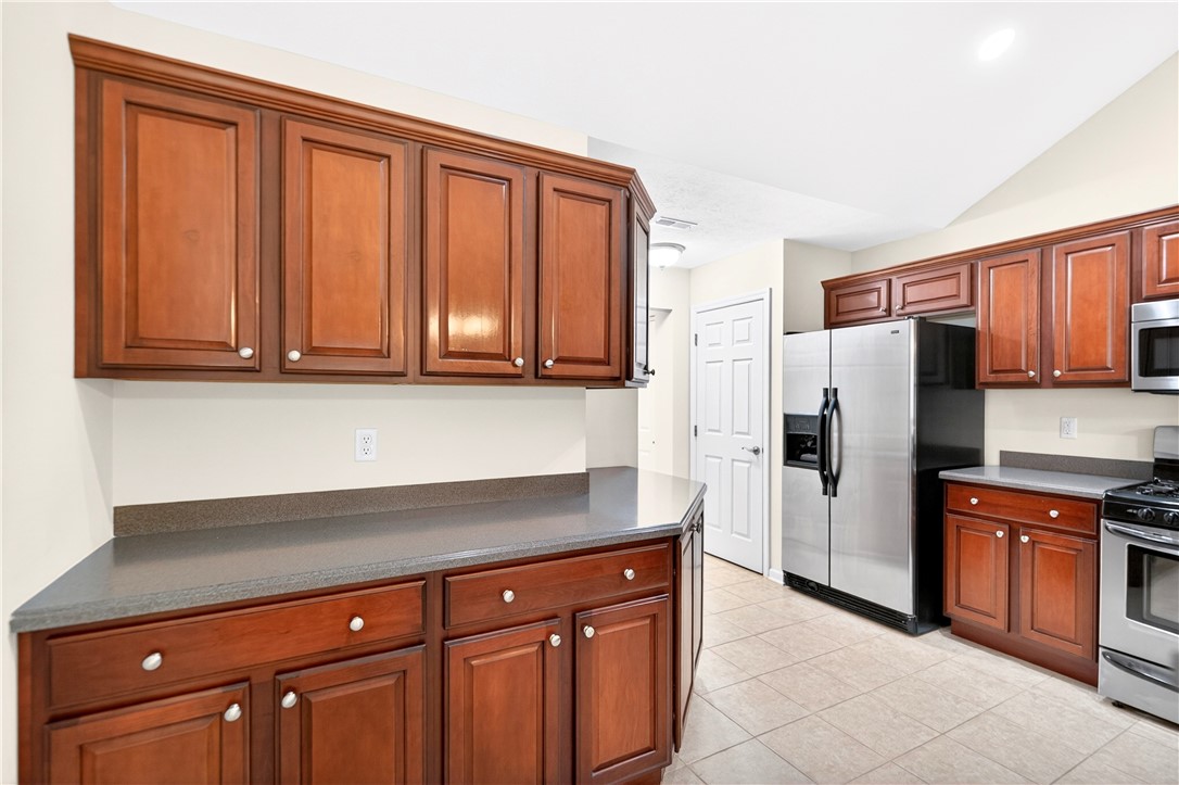 2104 Isleworth Ln