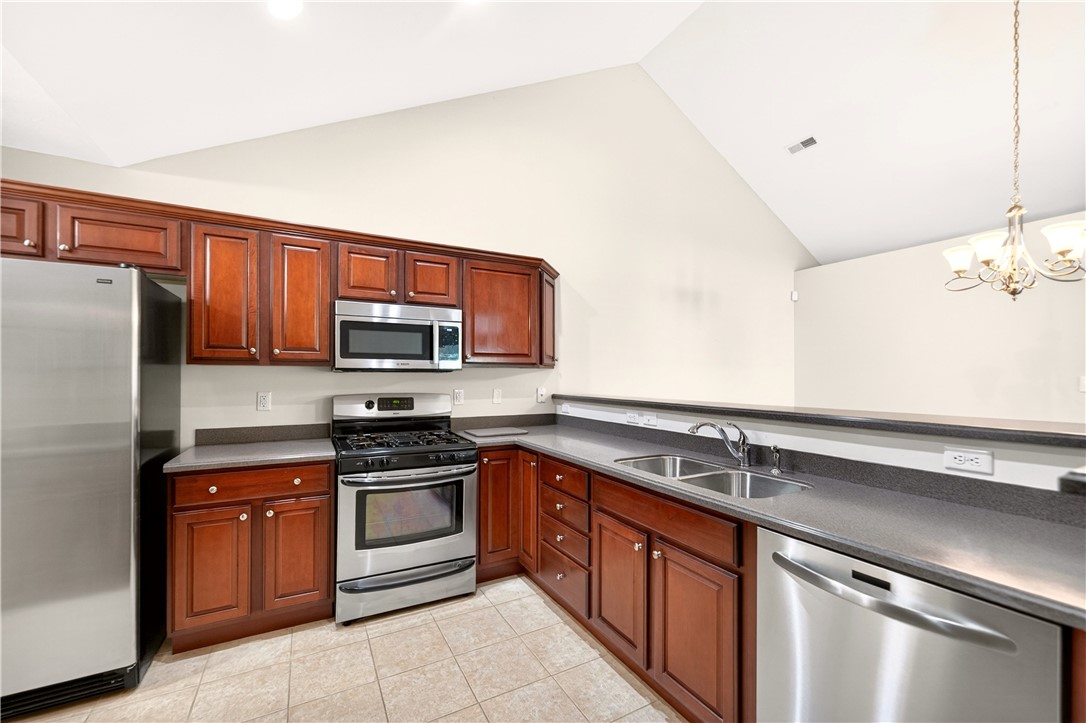2104 Isleworth Ln