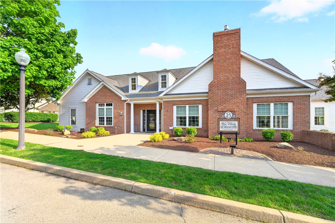2104 Isleworth Ln