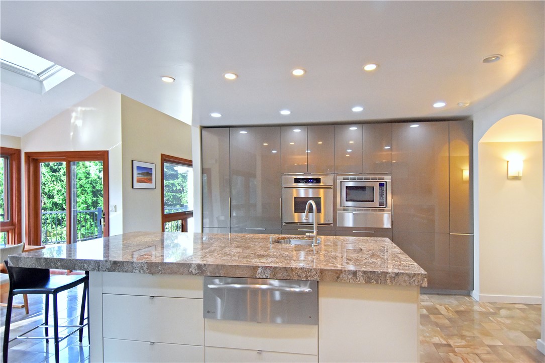 2682 Oak Hill Dr.