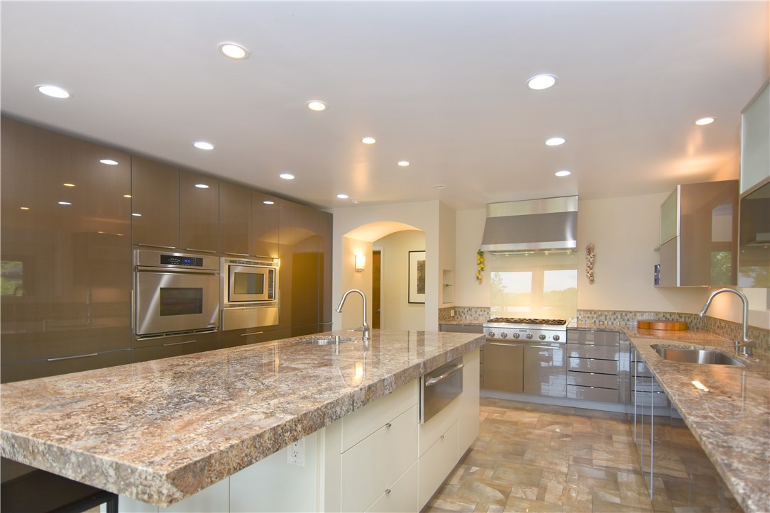 2682 Oak Hill Dr.