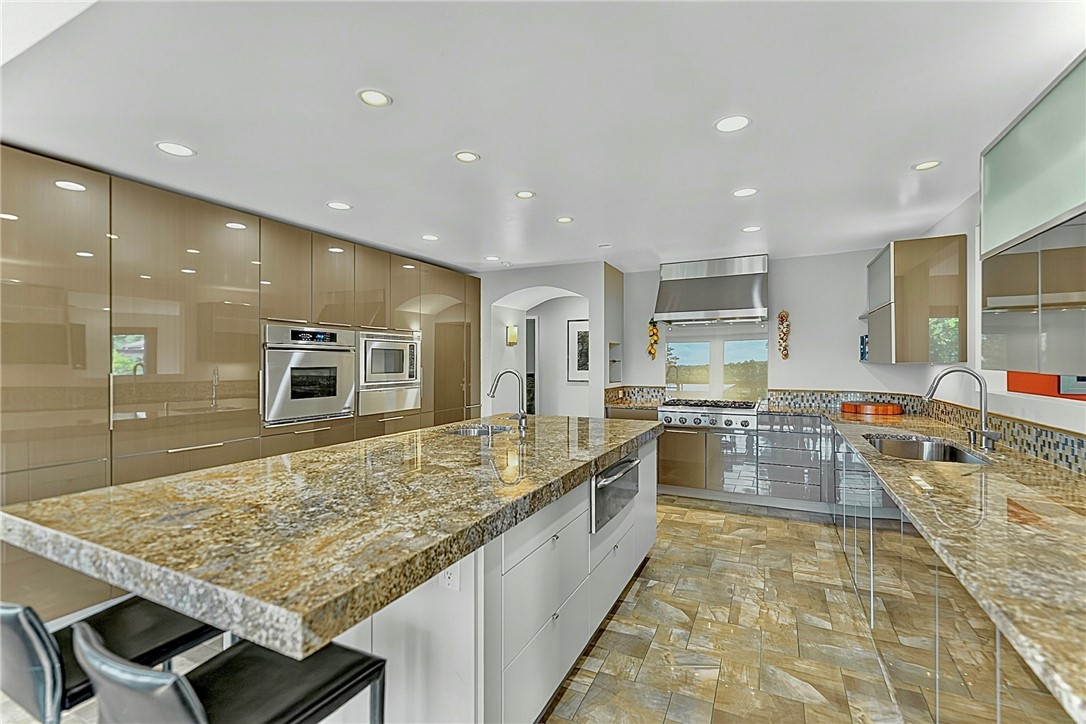 2682 Oak Hill Dr.
