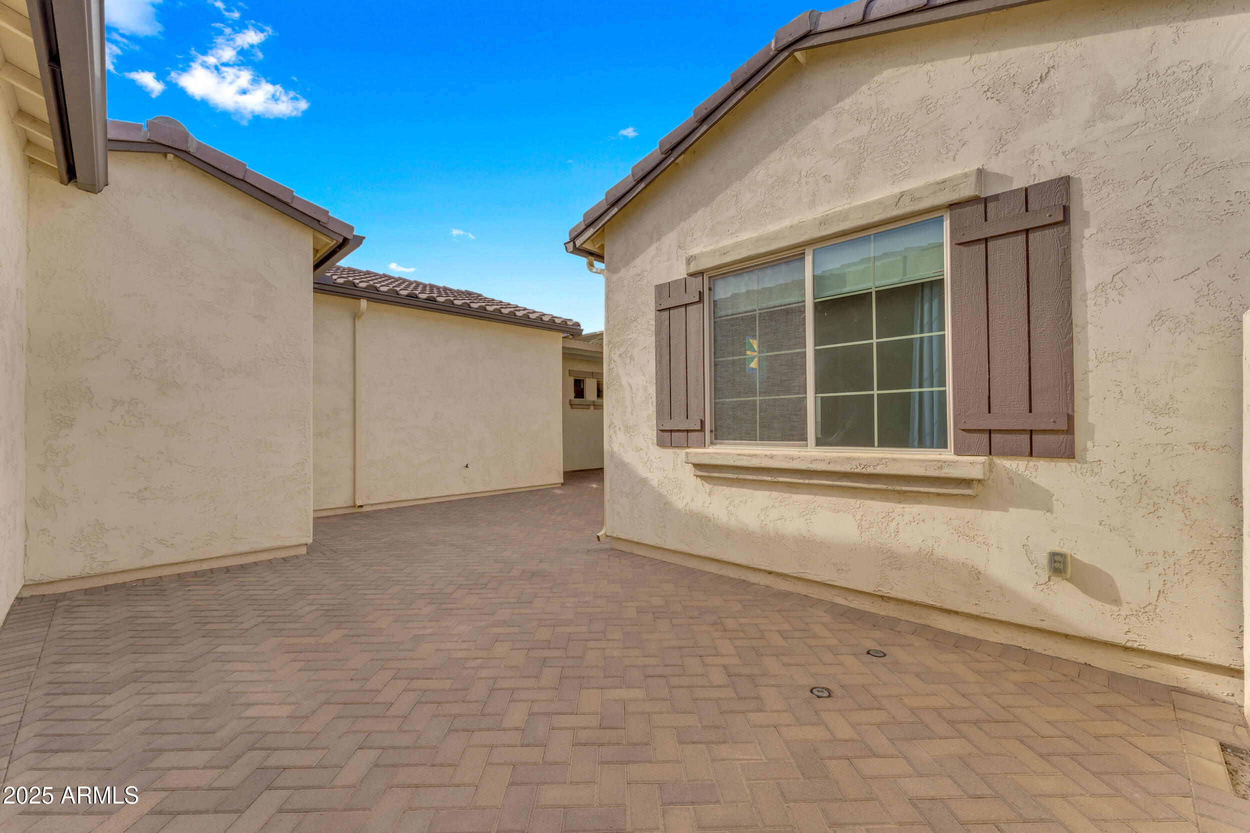 17900 W BRIARWOOD Drive