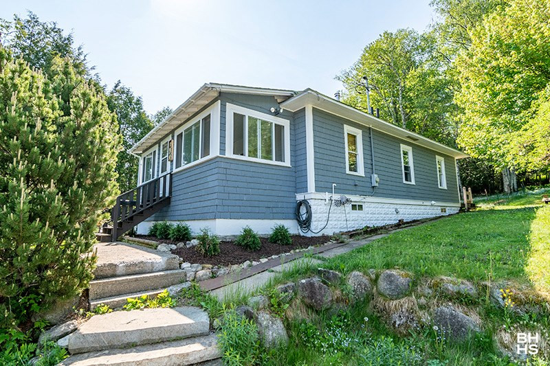289 Lake Street
