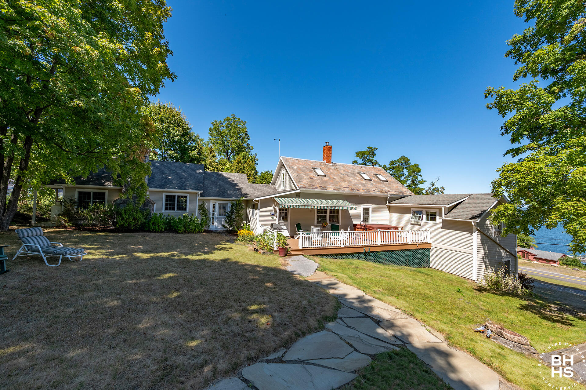 2255 LakeShore Road