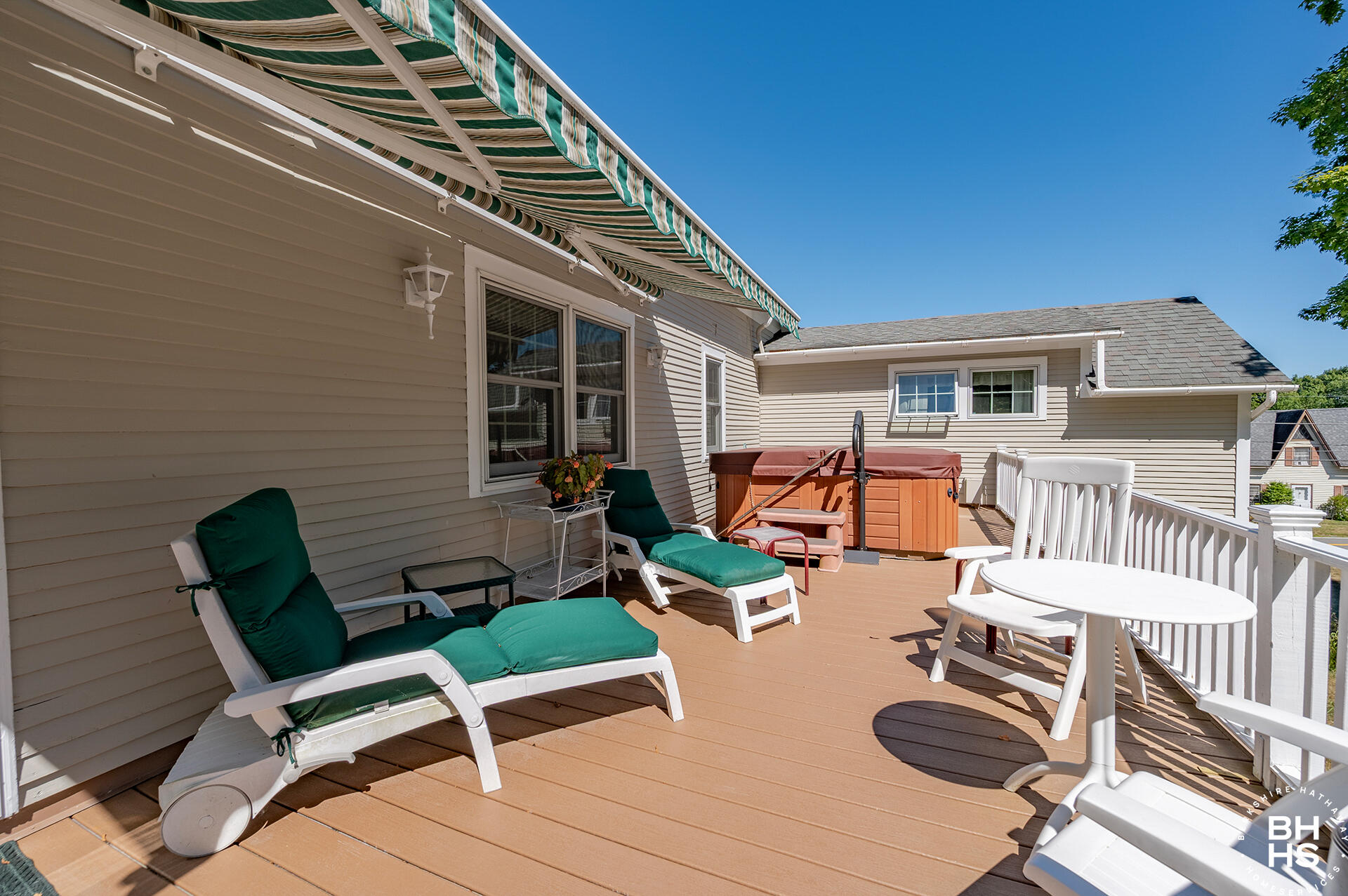 2255 LakeShore Road