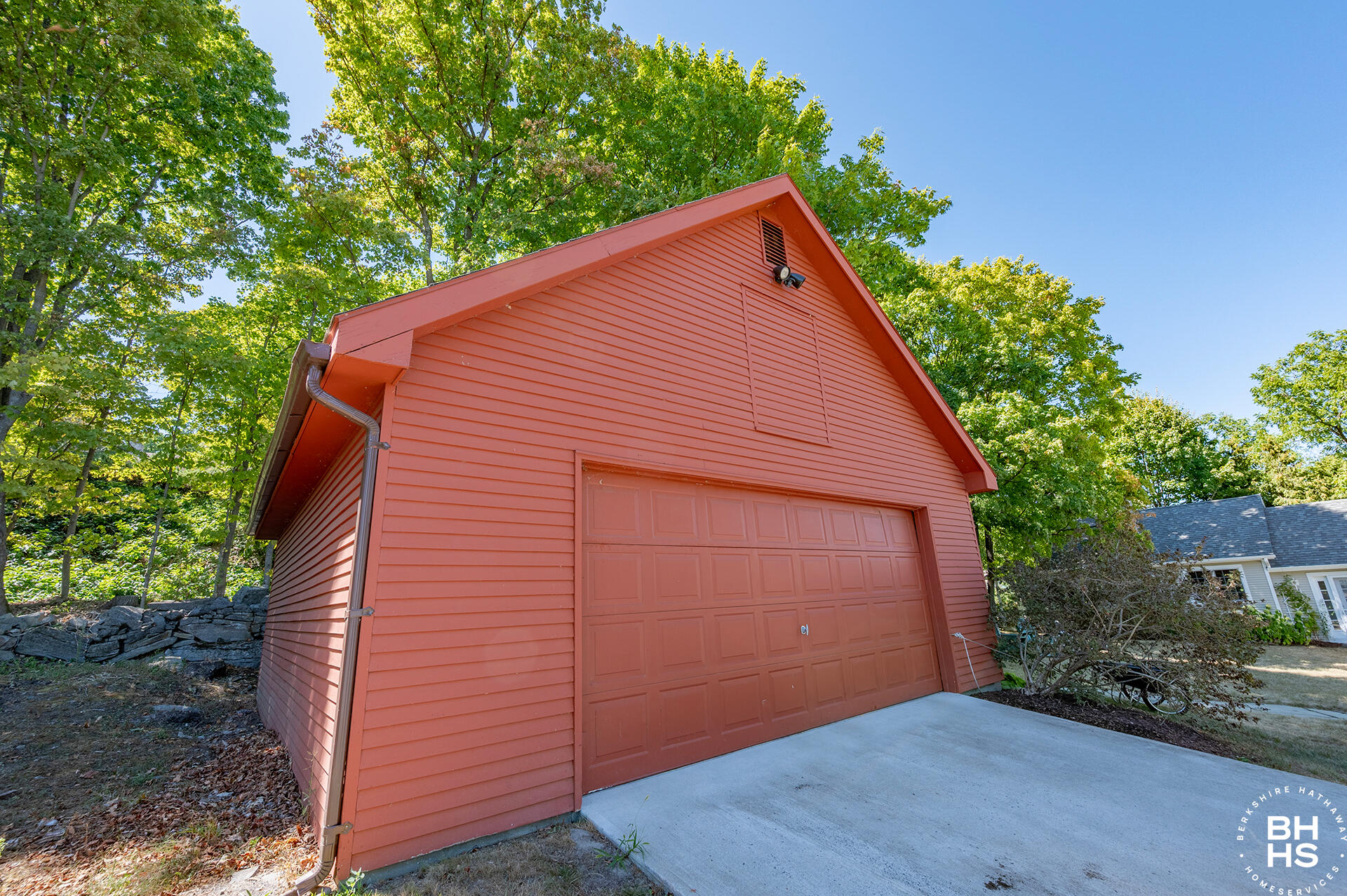 2255 LakeShore Road