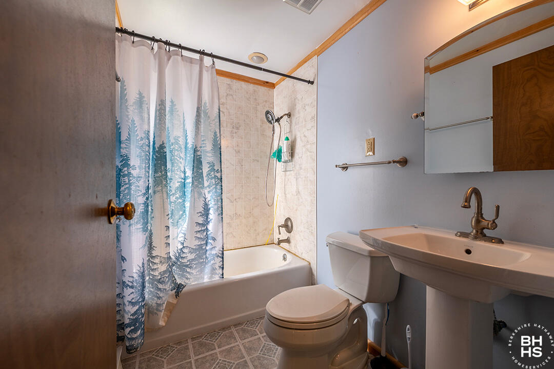 88 Old Wawbeek Road, Tupper Lake