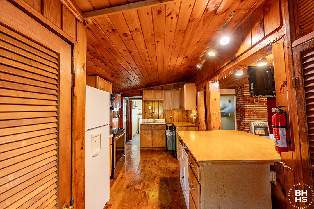 136 Old Military Road