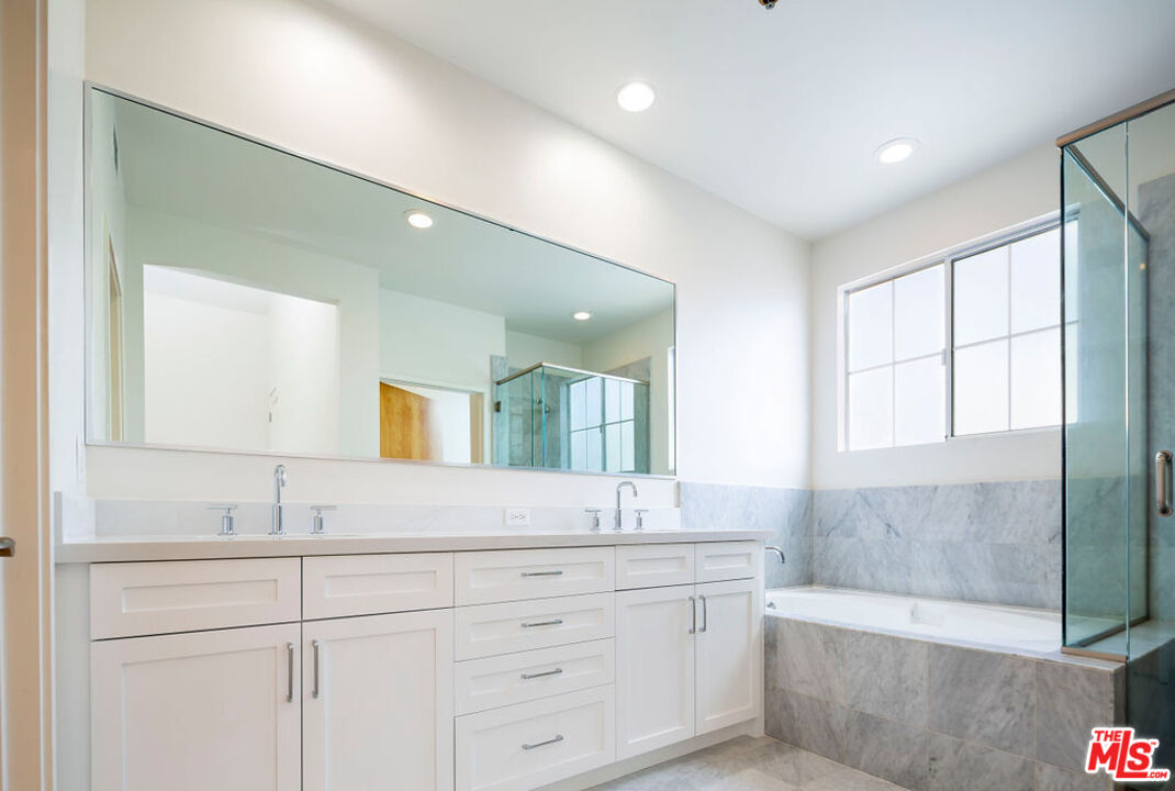 5400 Playa Vista Dr Unit: 2