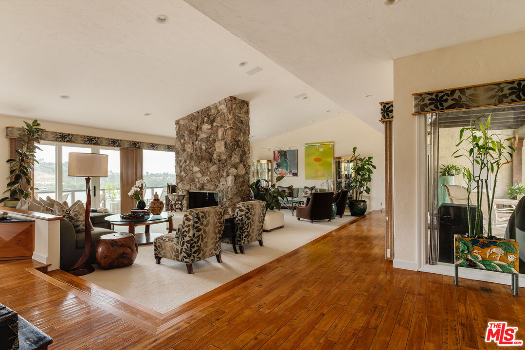 2208 Westridge Rd