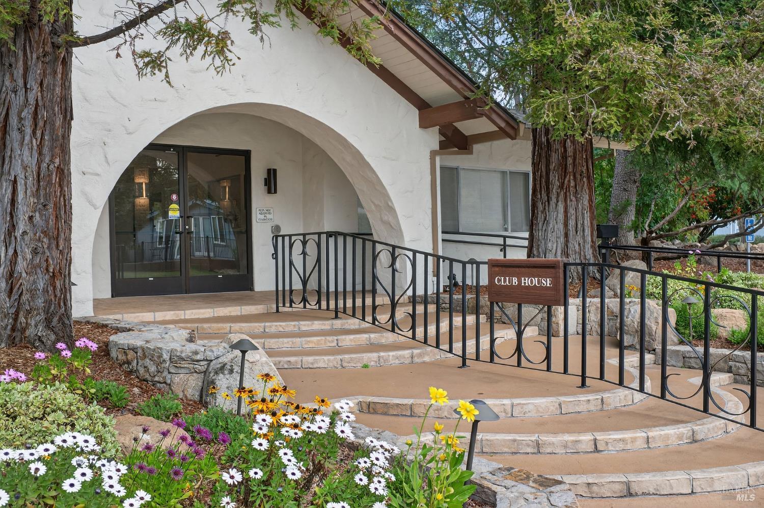 2 La Cuesta Court