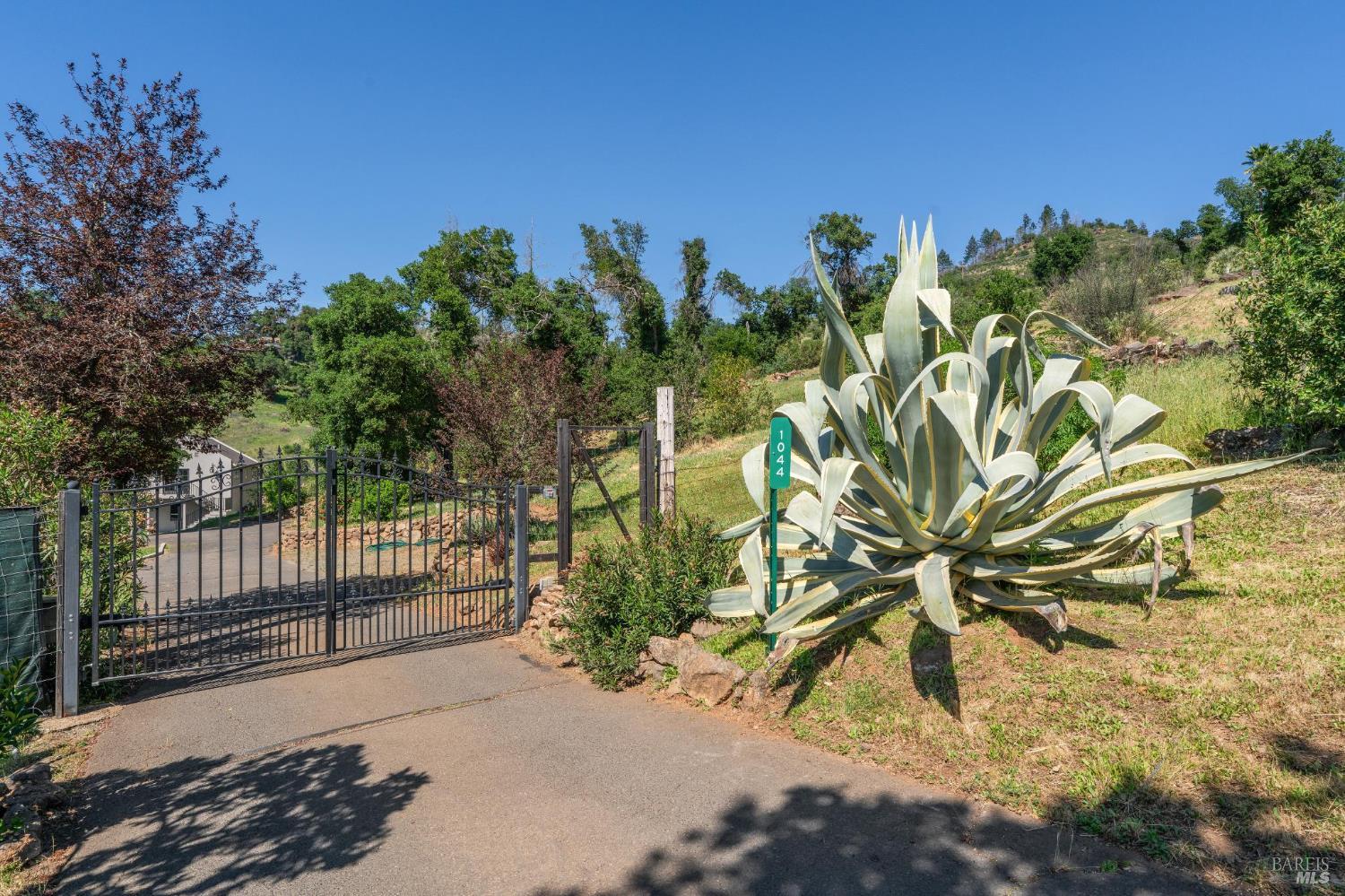 1044 Deer Park Road
