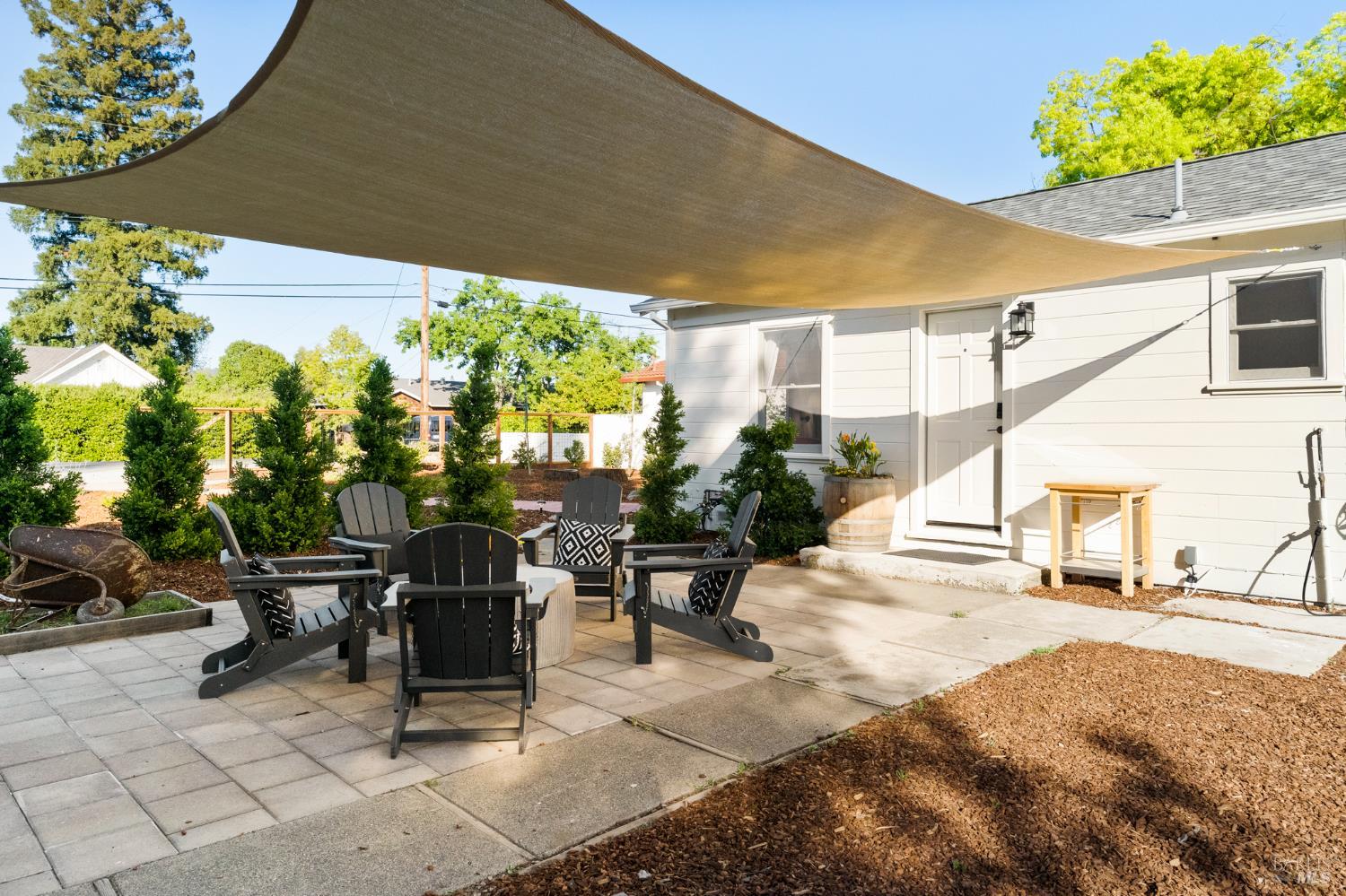 1171 Mountain View Avenue