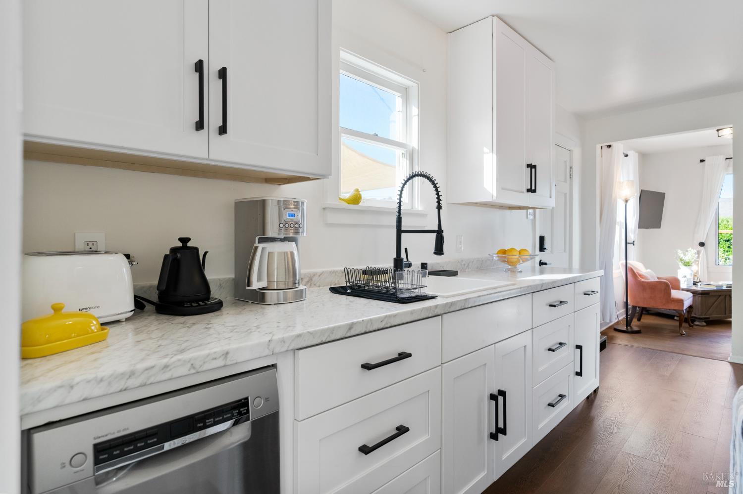 1171 Mountain View Avenue