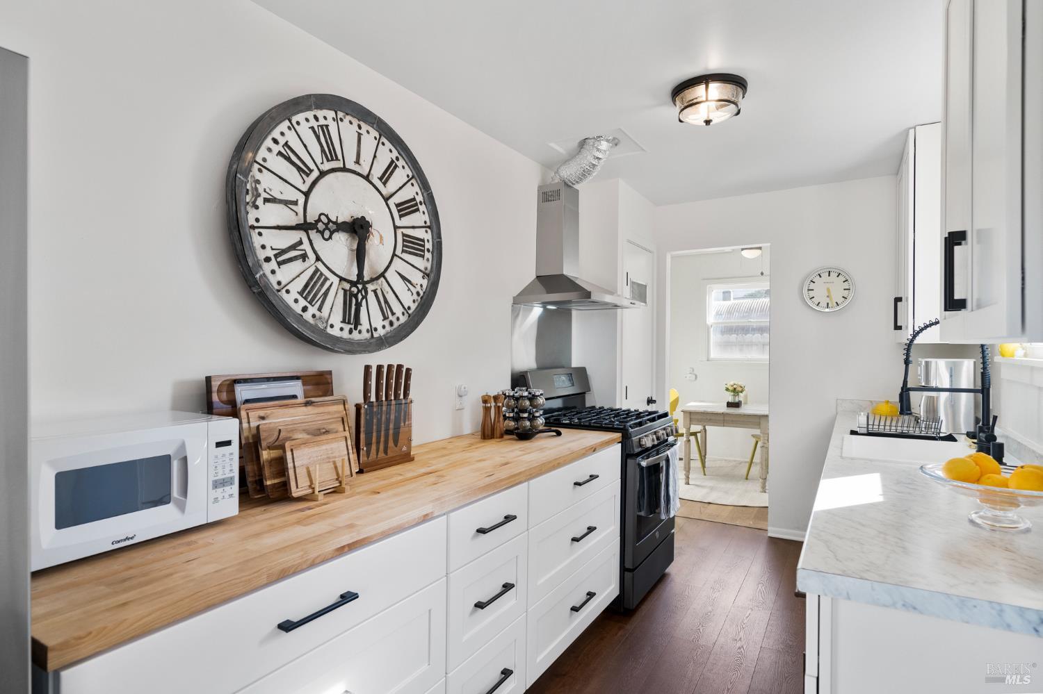 1171 Mountain View Avenue