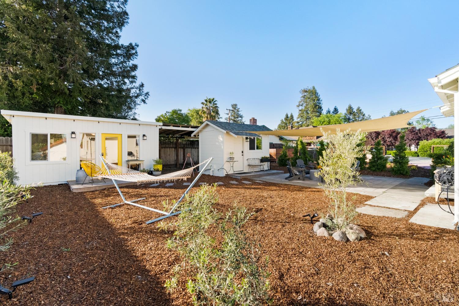 1171 Mountain View Avenue