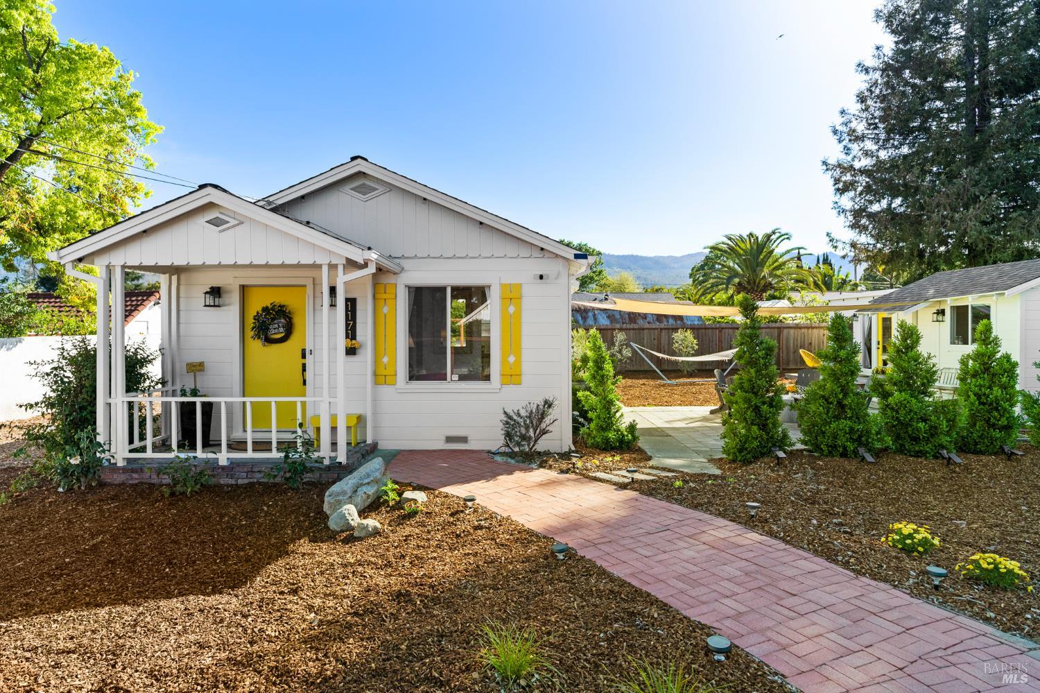 1171 Mountain View Avenue