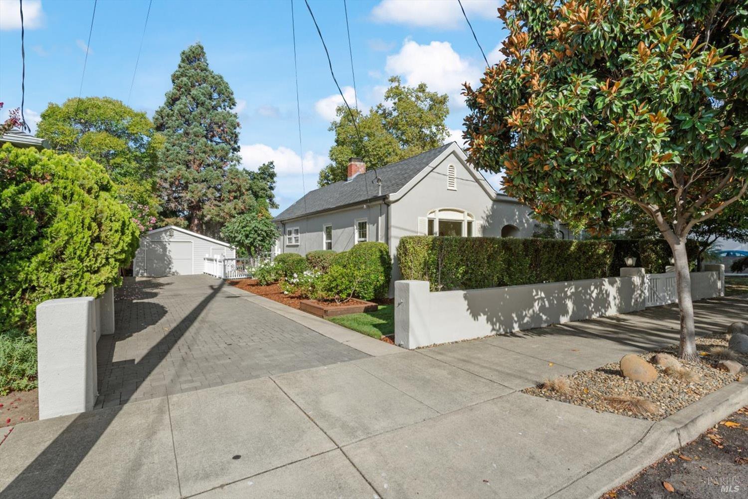 527 Monroe Street
