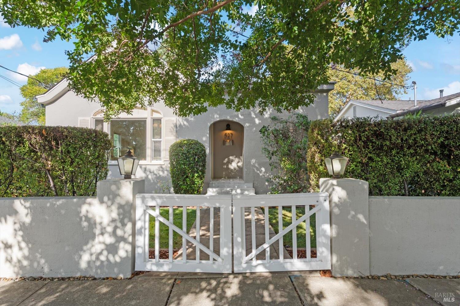 527 Monroe Street