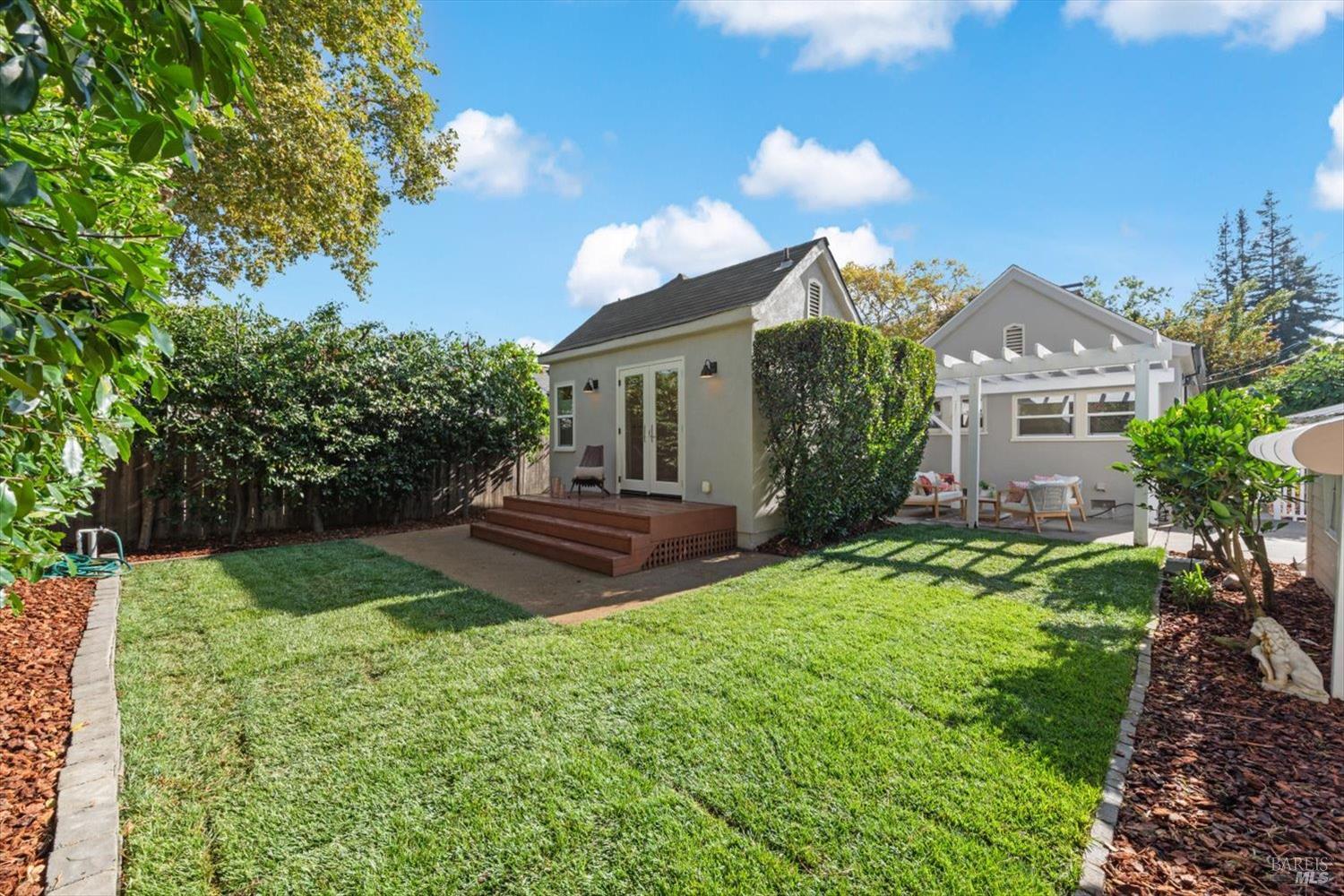 527 Monroe Street