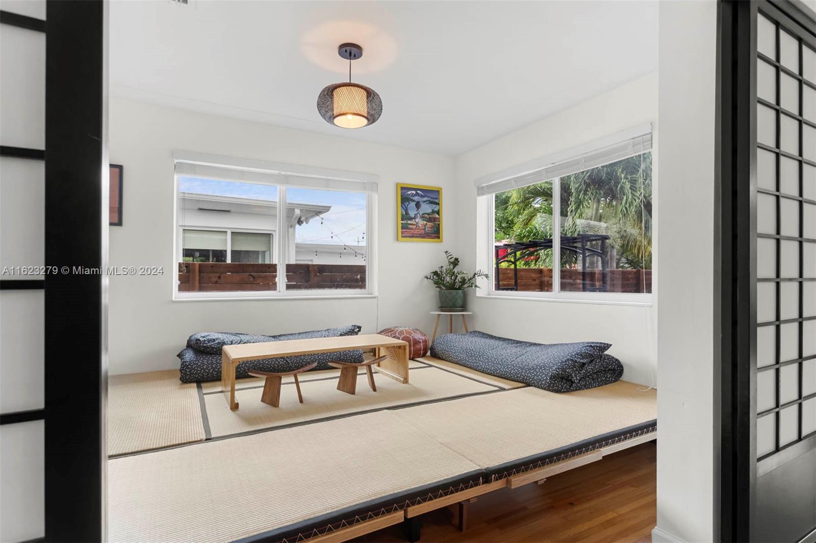 8959 Carlyle Ave