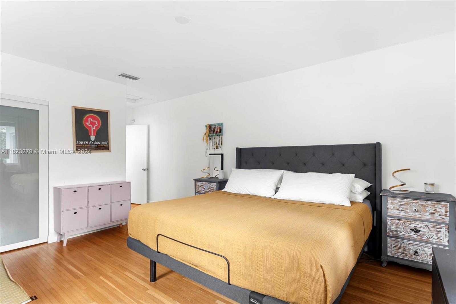 8959 Carlyle Ave