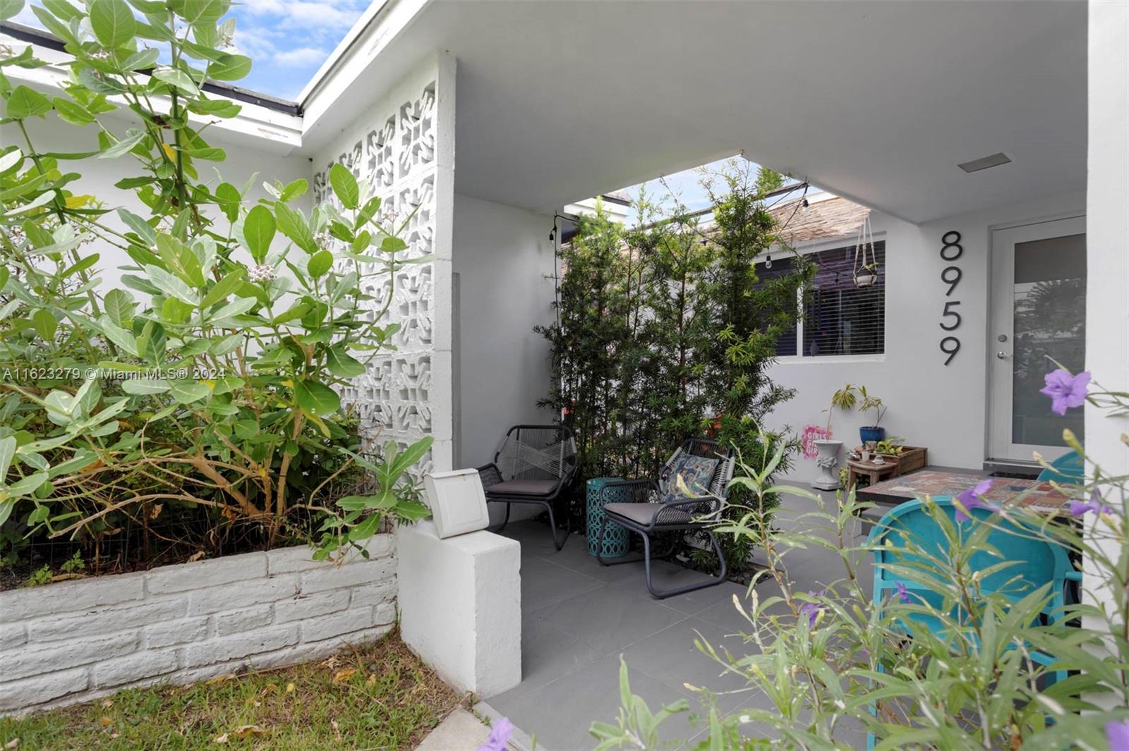 8959 Carlyle Ave