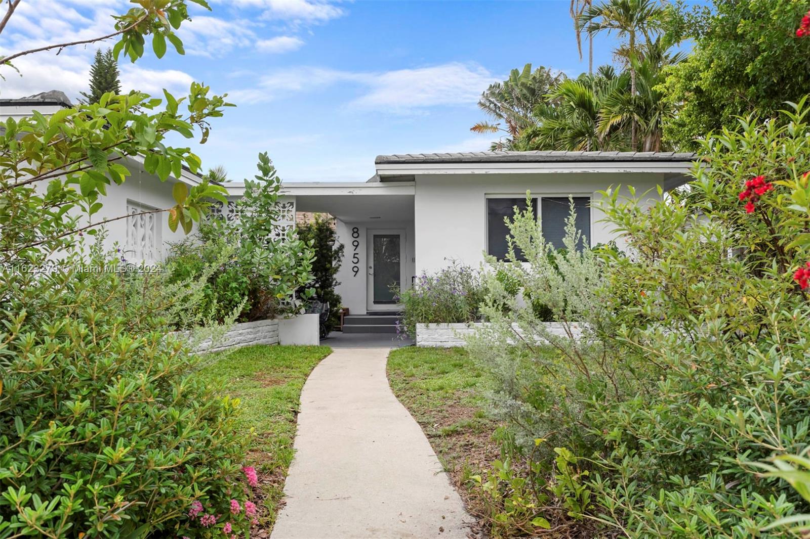 8959 Carlyle Ave