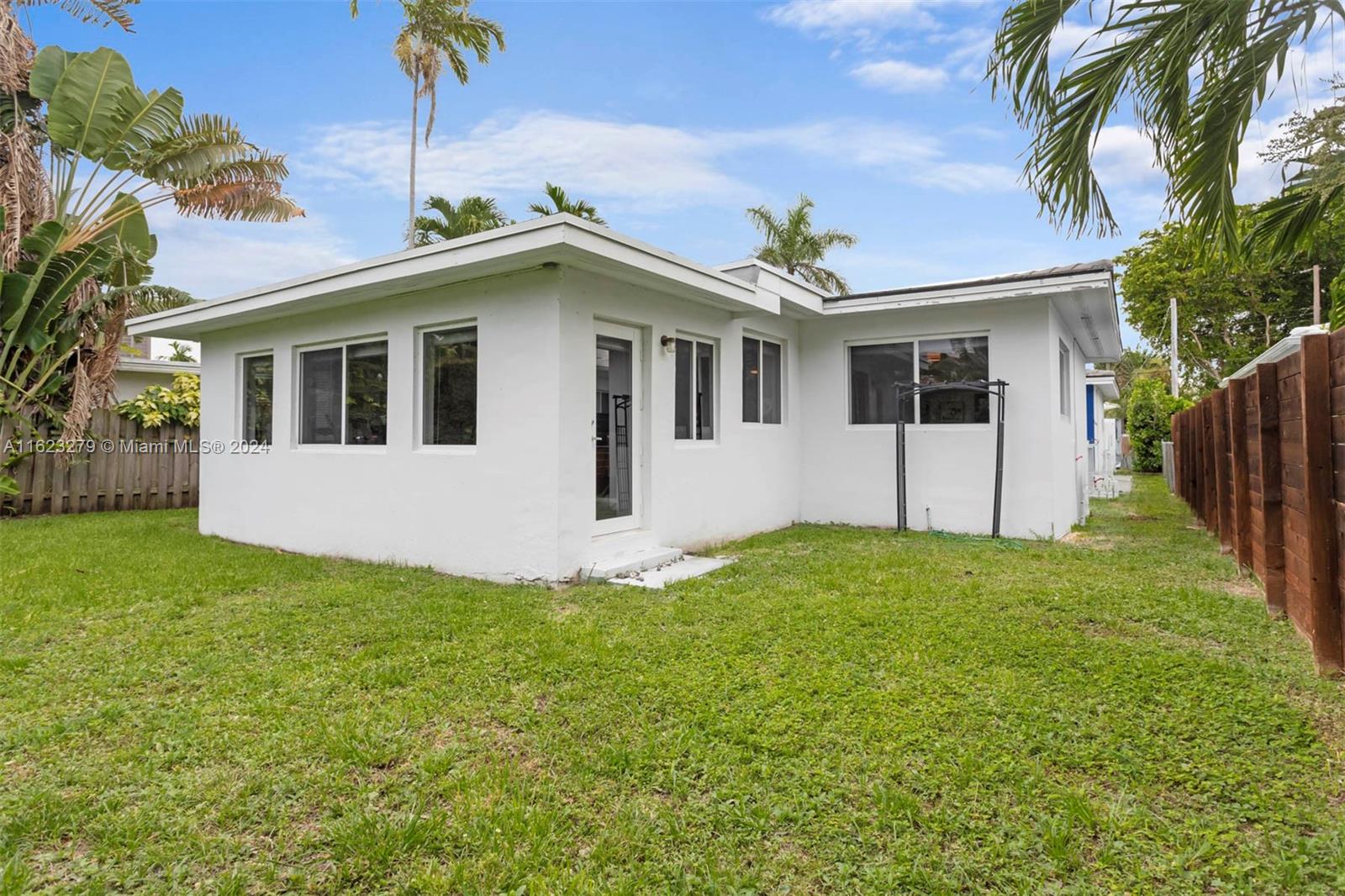 8959 Carlyle Ave