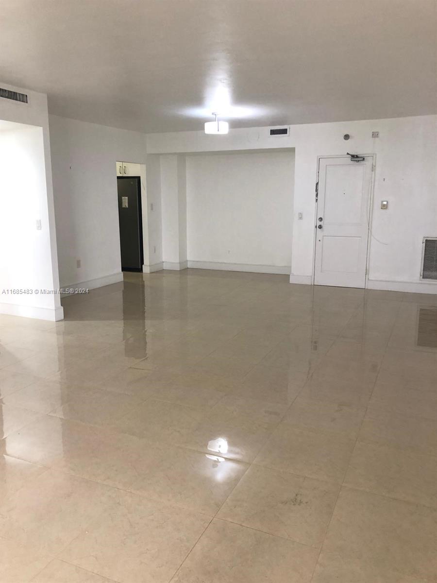 10185 Collins Ave # 906