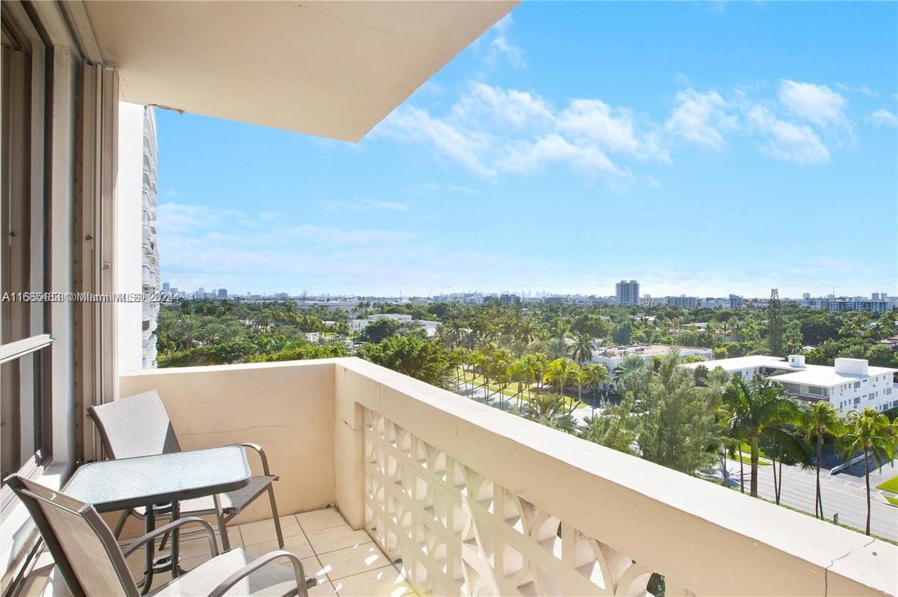 10185 Collins Ave # 906