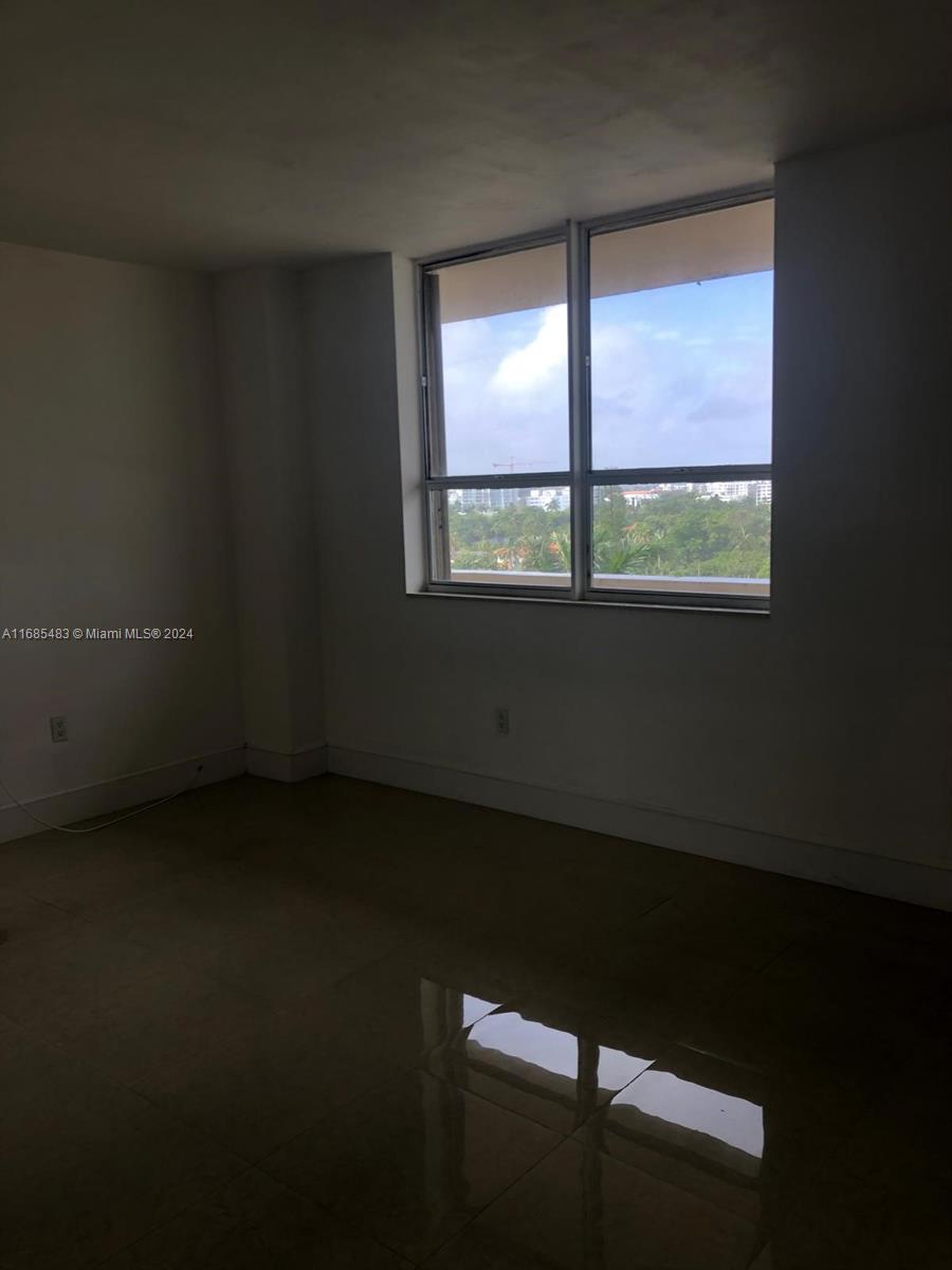 10185 Collins Ave # 906