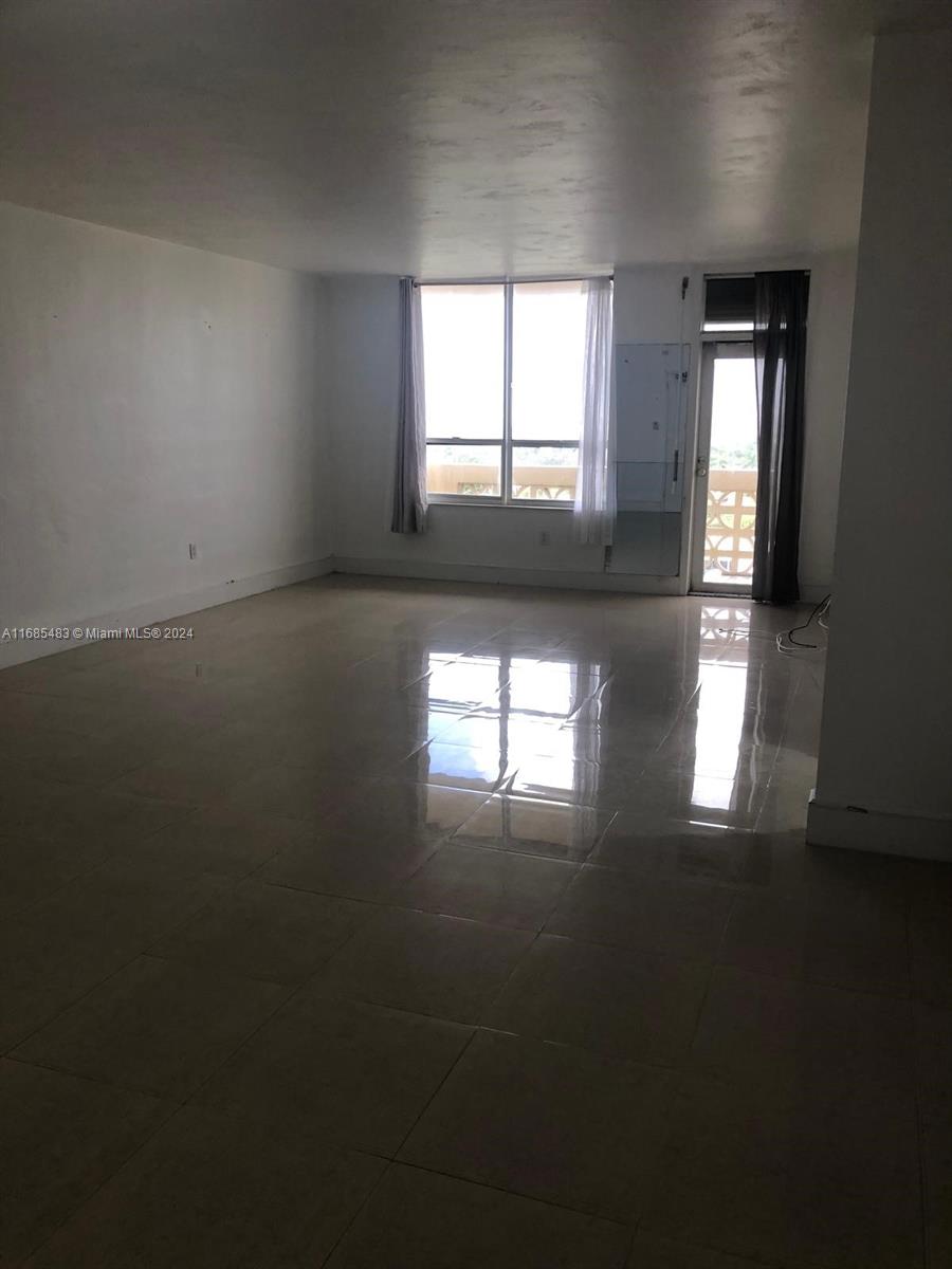 10185 Collins Ave # 906