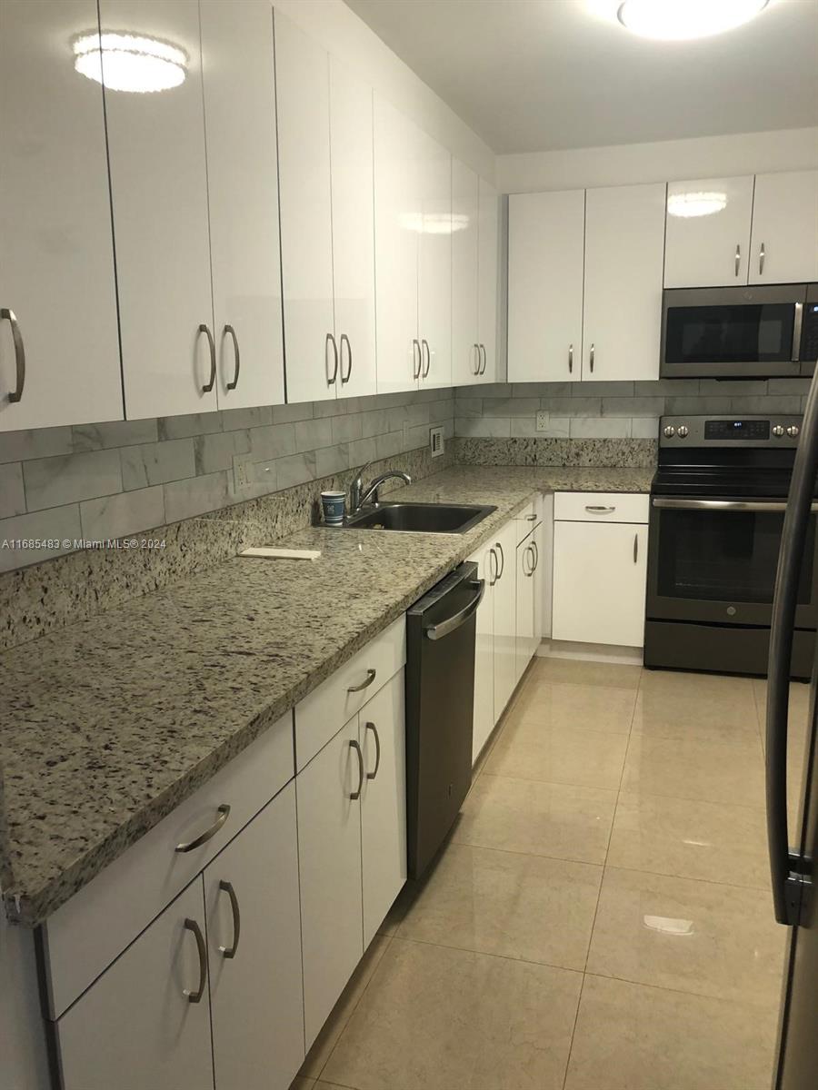 10185 Collins Ave # 906