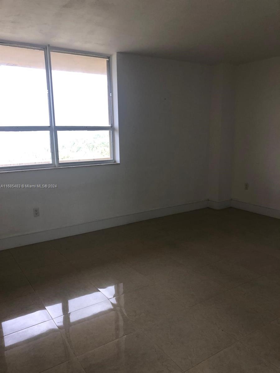 10185 Collins Ave # 906