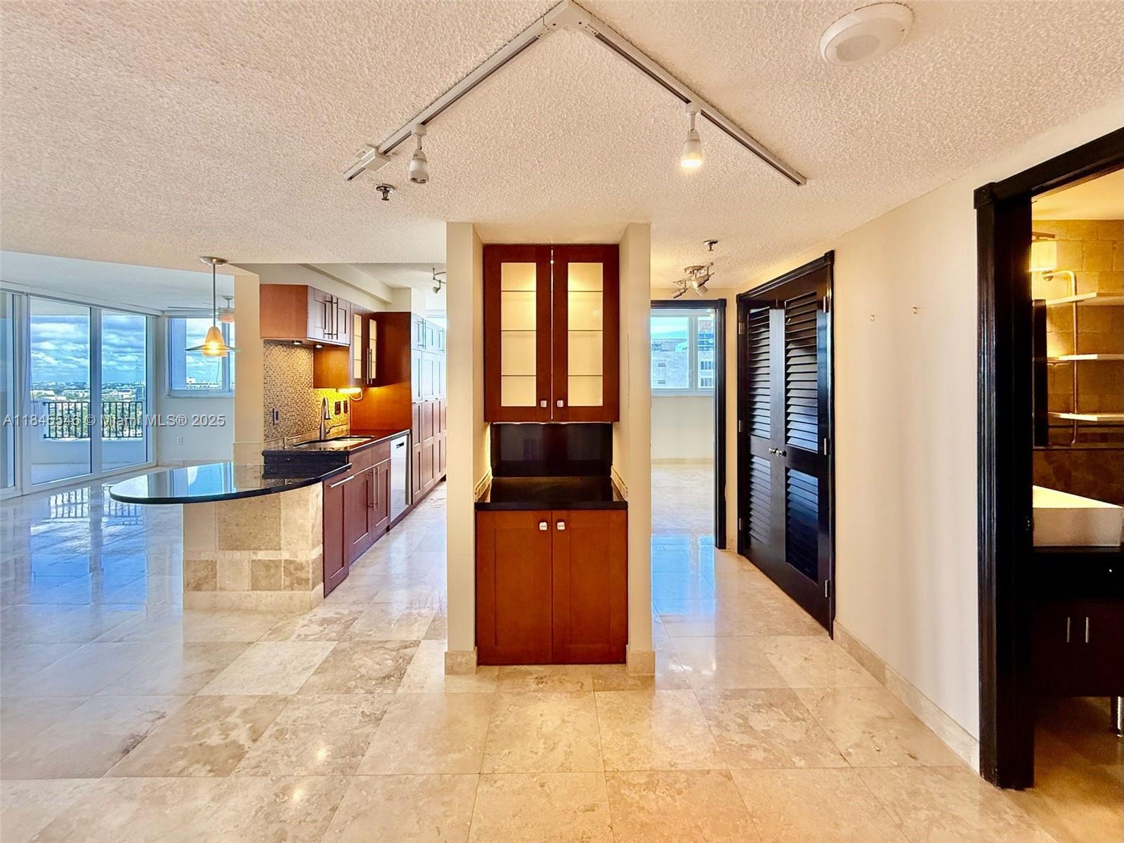 6422 Collins Ave # 1403