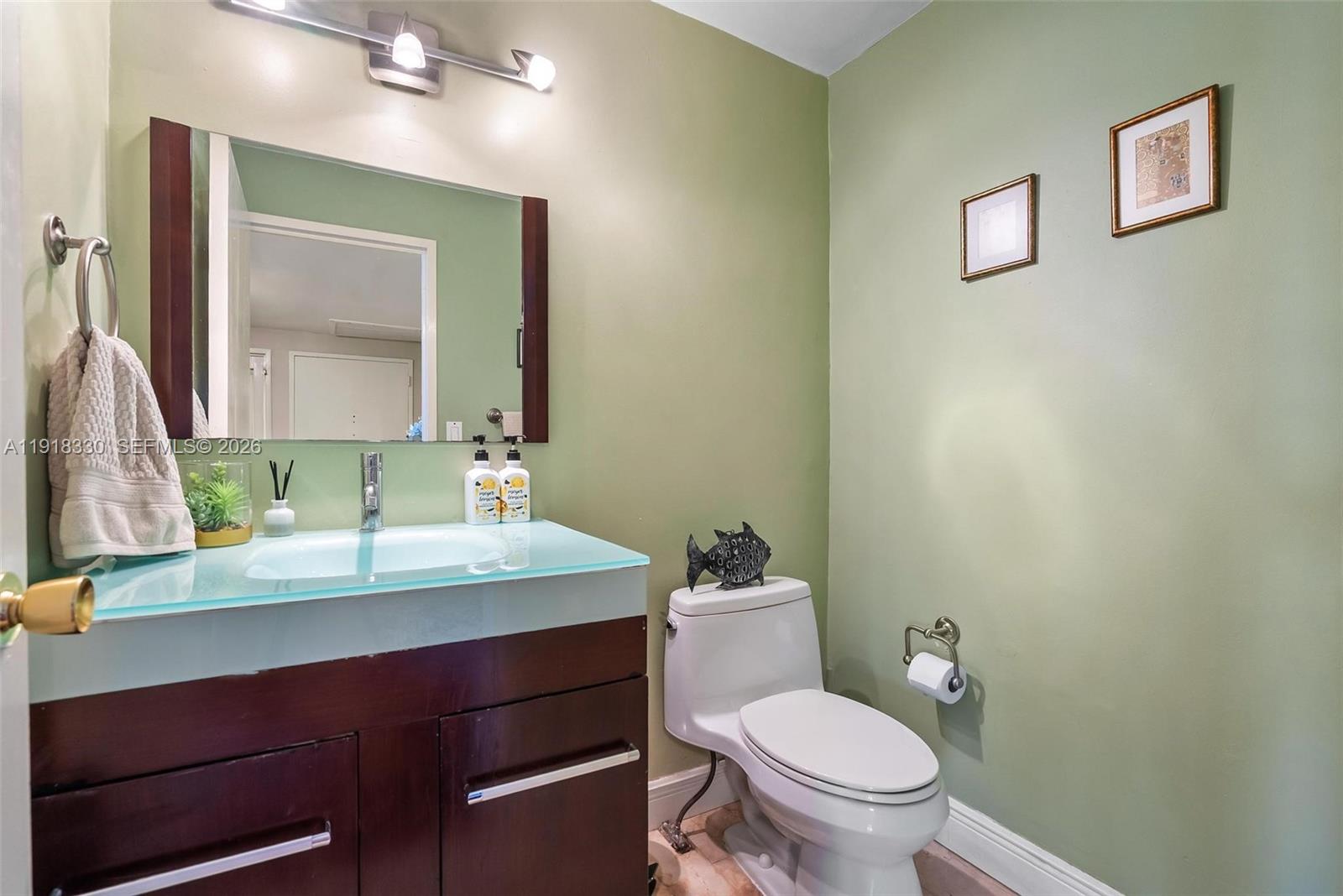 9102 W Bay Harbor Dr Unit: 2-DW