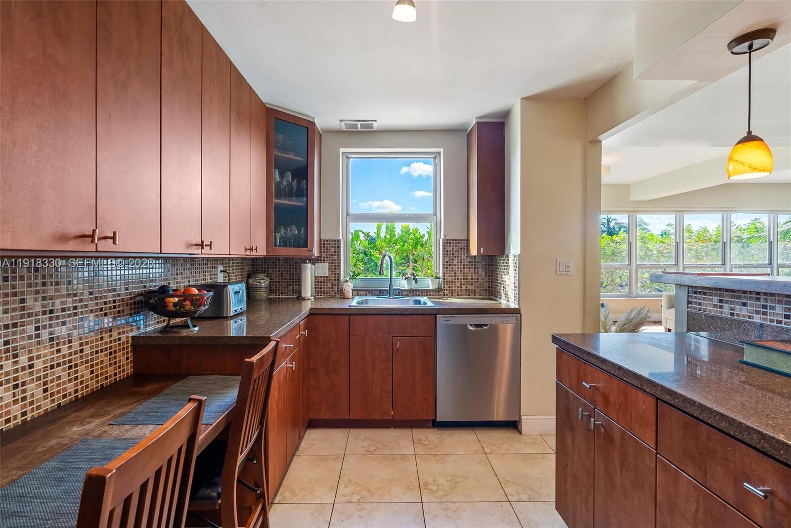 9102 W Bay Harbor Dr Unit: 2-DW