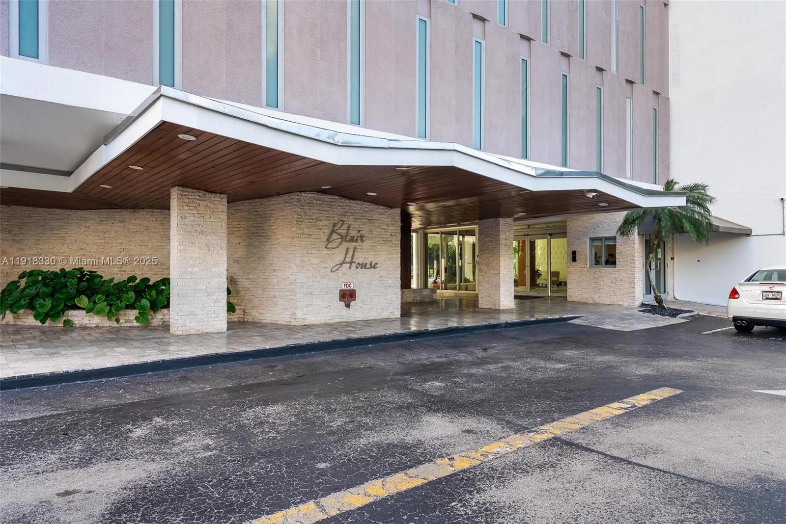 9102 W Bay Harbor Dr Unit: 2-DW