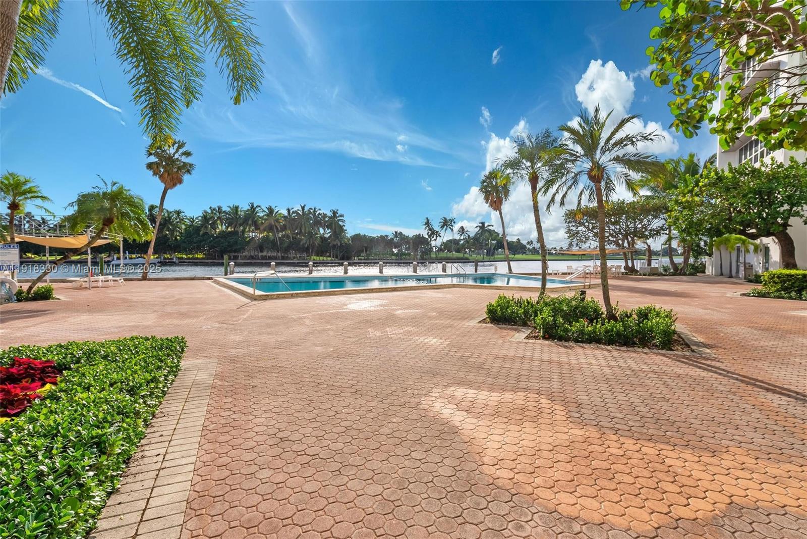 9102 W Bay Harbor Dr Unit: 2-DW