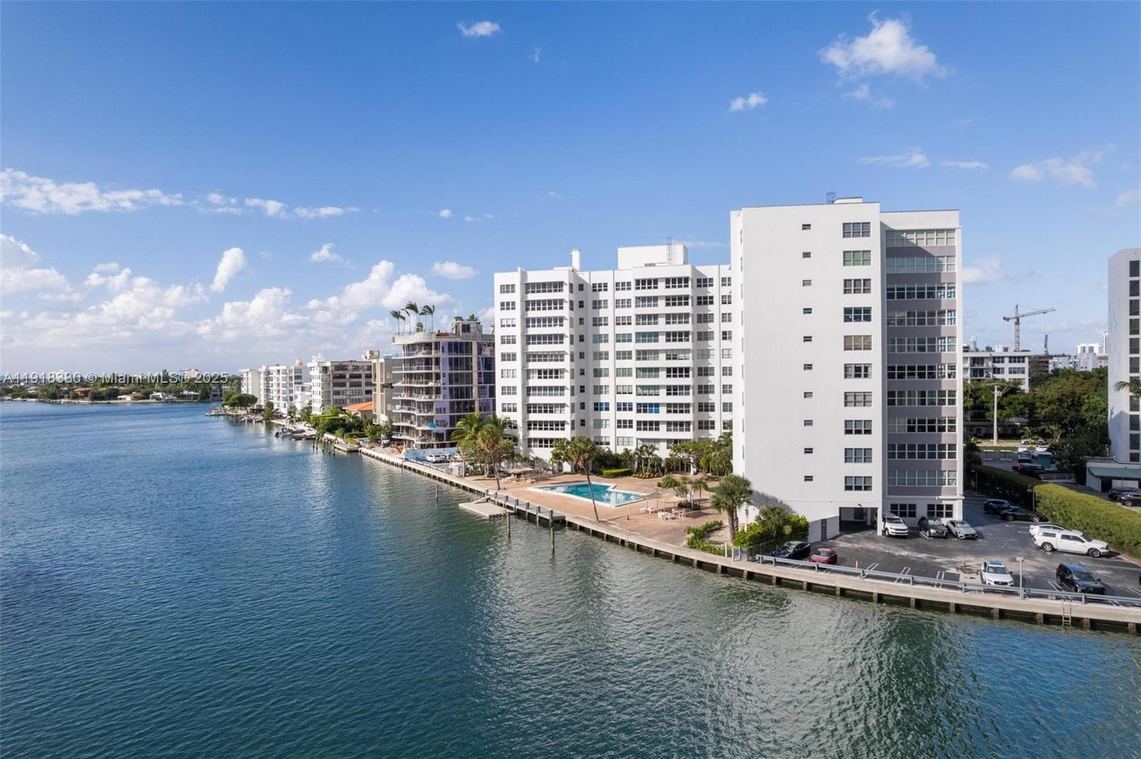 9102 W Bay Harbor Dr Unit: 2-DW